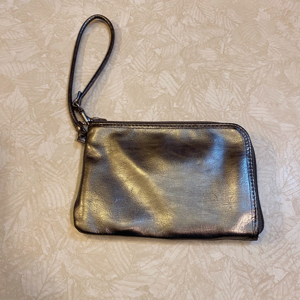 Pewter Fossil Leather Wristlet/Wallat. Removable strap. - Picture 3 of 6